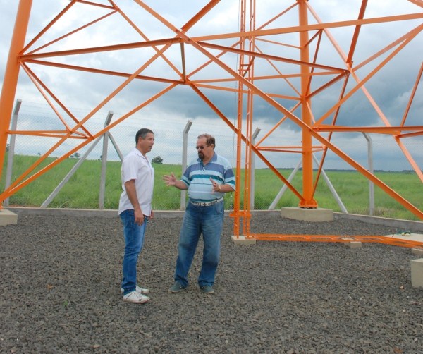 Nova torre de telefonia atende condomínio de Ipeúna