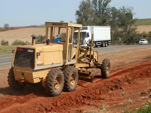 Depois de pedido de Alécio Pazetto patrulha rural inicia abertura de Via Marginal em Ipeúna