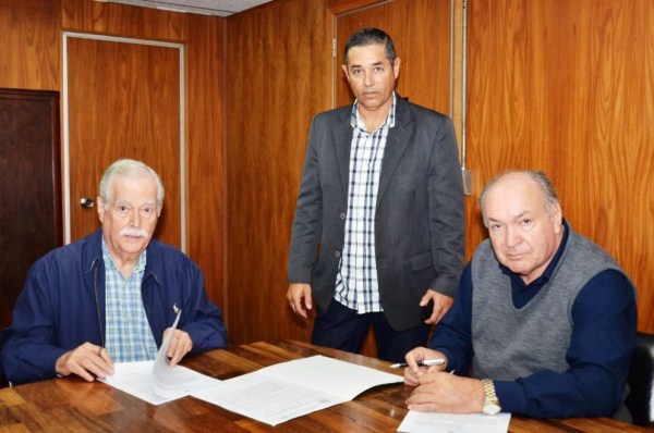 Ildebran Prata assina convênio na Secretaria de Agricultura