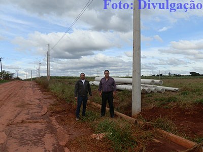 Vereadores comemoram ligação de energia em área do Distrito Industrial de Ipeúna