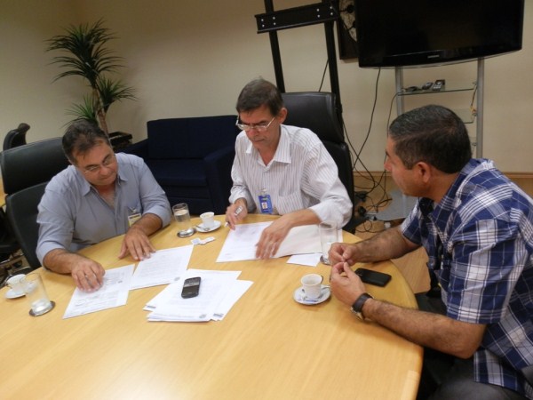 Vereadores Adilson e Alécio são recebidos pelo Gerente Operacional Regional dos Correios em Bauru