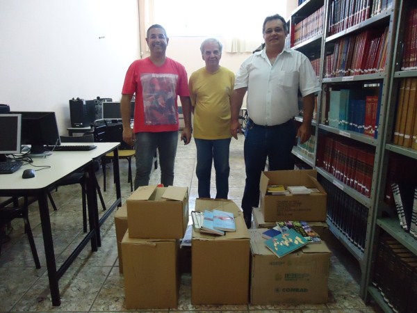 Câmara comemora chegada de novos livros para a Biblioteca e Museu Municipal 