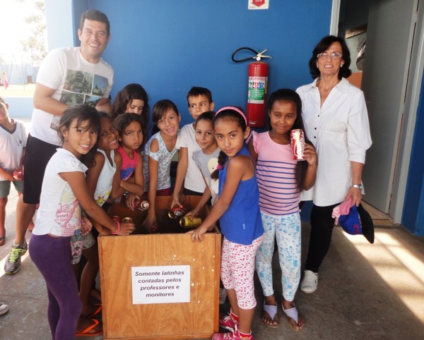 Projeto ambiental leva alunos da EMTI a arrecadar latinhas de alumínio