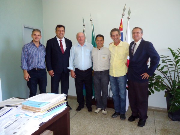Prefeito recebe representantes da Fundação Mokiti Okada 