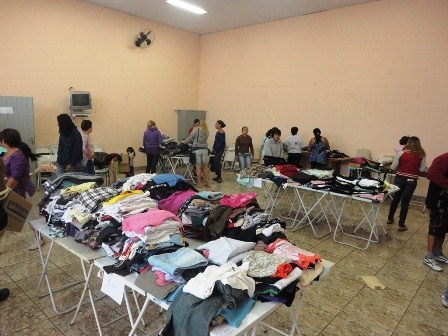 FSS realiza bazar de roupas 