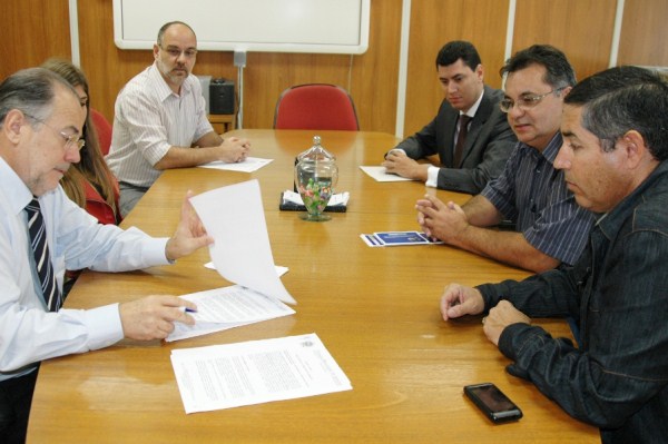 Vereadores Adilson do Portal e Alécio Pazetto solicitam do CEPAM parecer sobre “Atividade Delegada"