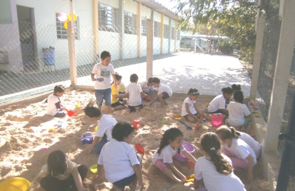 Escola Danúzia Furlan reinaugura tanque de areia