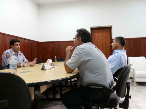 Presidente e Vice solicitam viatura