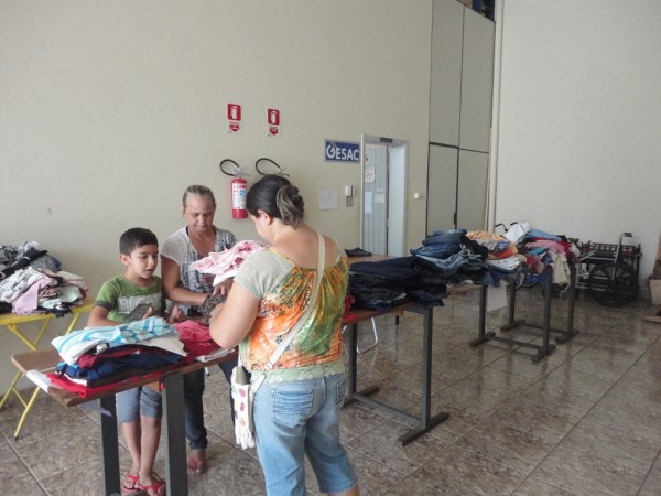 Fundo Social realiza mais um bazar de roupas de 18 a 20 de maio 
