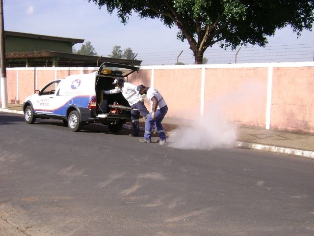 Prefeitura realiza controle de pragas na rede de esgoto