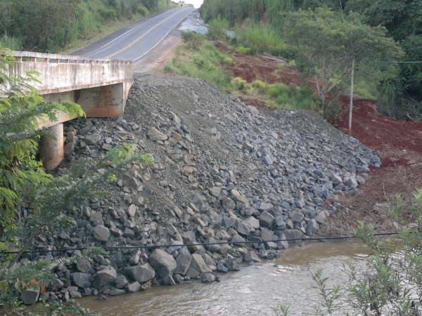 DER CONCLUI OBRA NA PONTE DO RIO PASSA CINCO