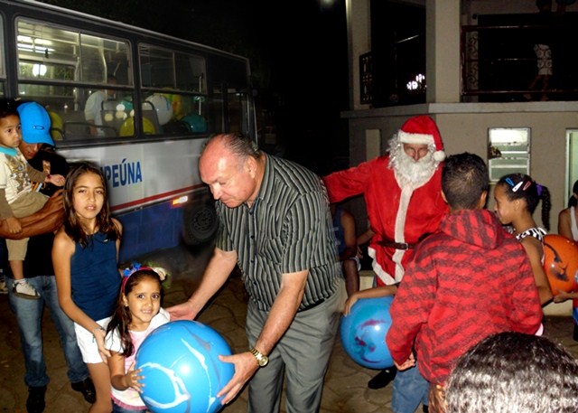 Prefeitura distribui presentes às crianças 
