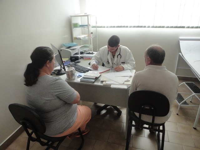 Médico cubano inicia atendimento aos pacientes no PSF 
