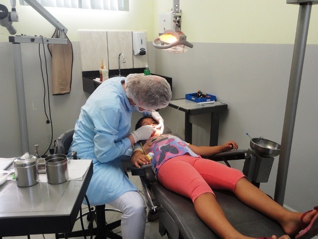 Alunos recebem tratamento odontológico gratuito 
