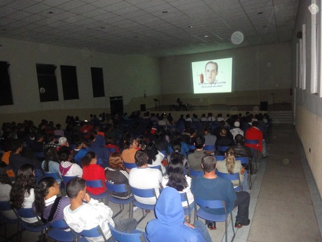 Palestra reúne adolescentes na EMEF Ulysses Guimarães 