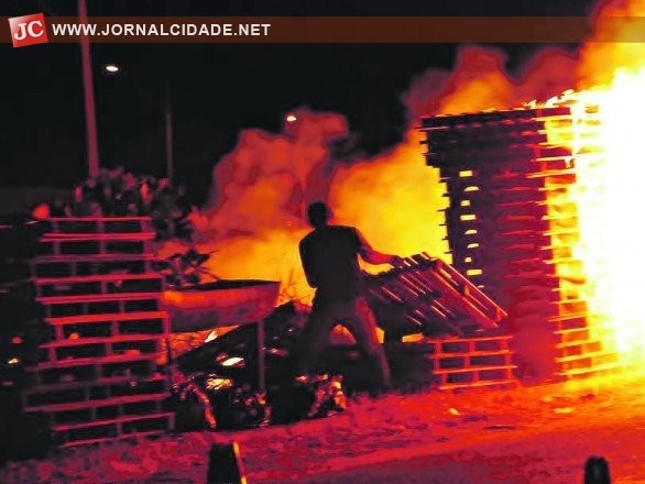 Incêndio em Santa Gertrudes reacende discussão sobre expansão dos bombeiros 
