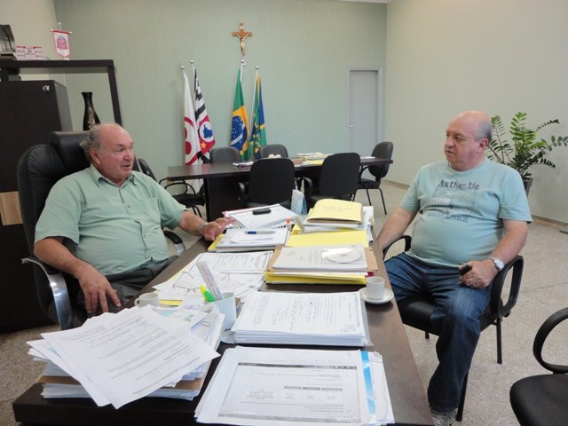 Prefeito Ildebran Prata recebe jornalista da TVB Record 