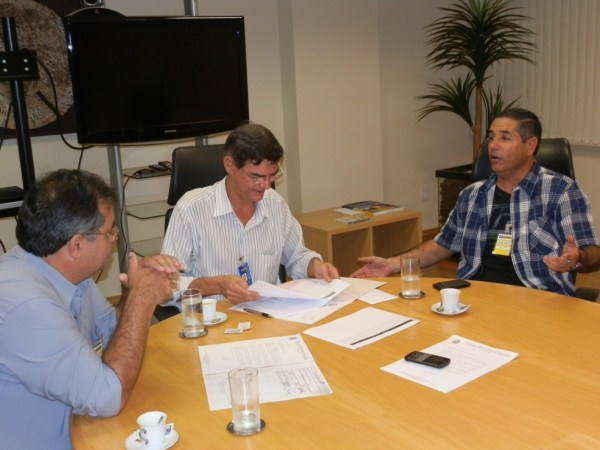 Vereadores Adilson e Alécio são recebidos pelo Gerente Operacional Regional dos Correios em Bauru
