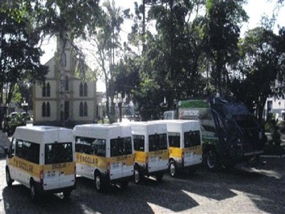 IPEÚNA ADQUIRE NOVOS VEÍCULOS PARA TRANSPORTE ESCOLAR E COLETA DE LIXO