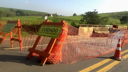 Iniciada as obras da ponte do Rio Passa Cinco 