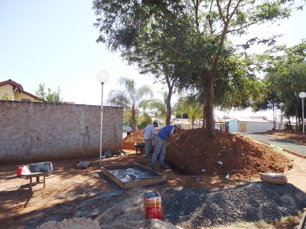 Nova praça em construção também terá academia ao ar livre 